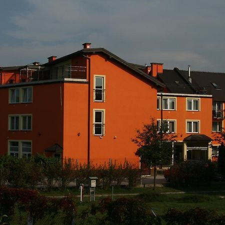 Hotel Daisy Budget Красков Екстериор снимка
