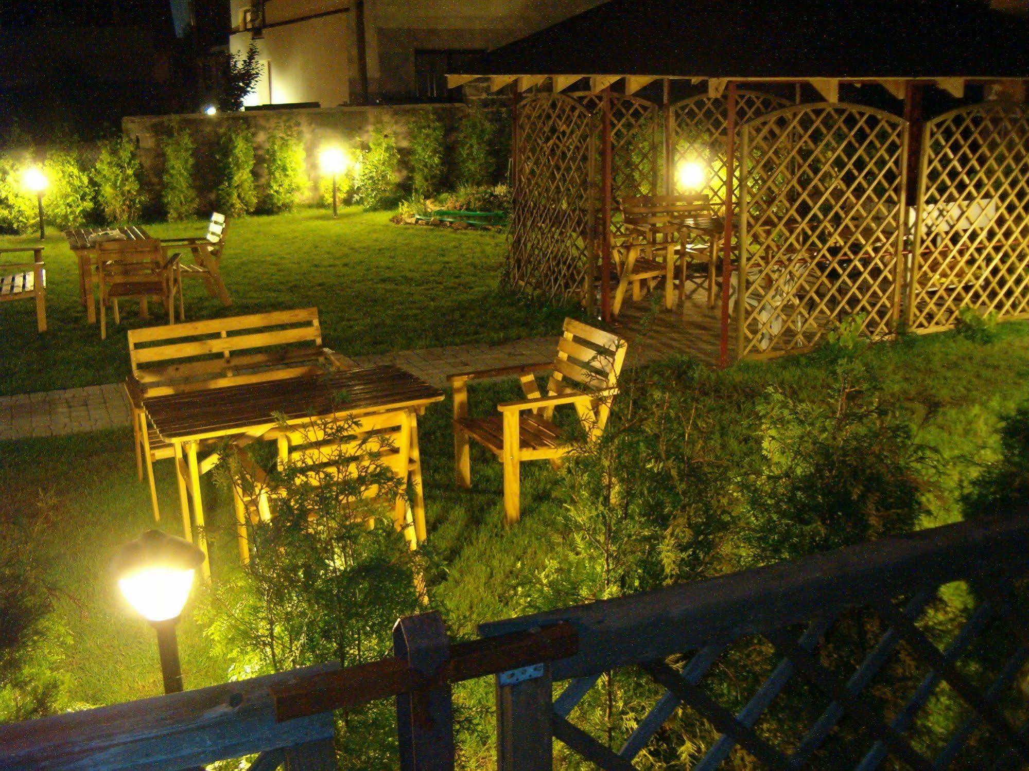 Hotel Daisy Budget Красков Екстериор снимка
