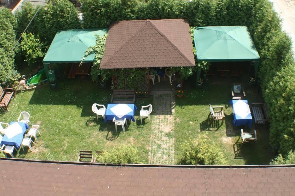 Hotel Daisy Budget Красков Екстериор снимка